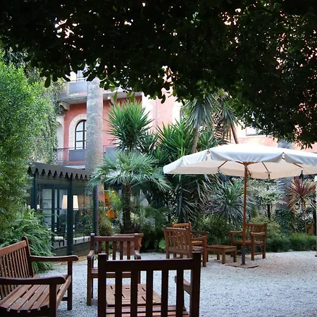 Albergo Pietrasanta פיאטרה סנטה